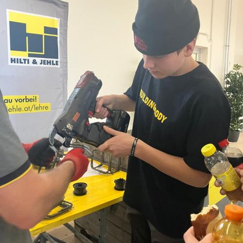 Eisenkörbe verbinden