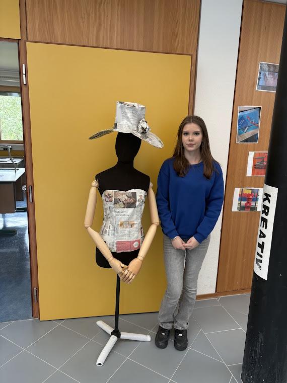 Schaufensterpuppen ankleiden - mal anders